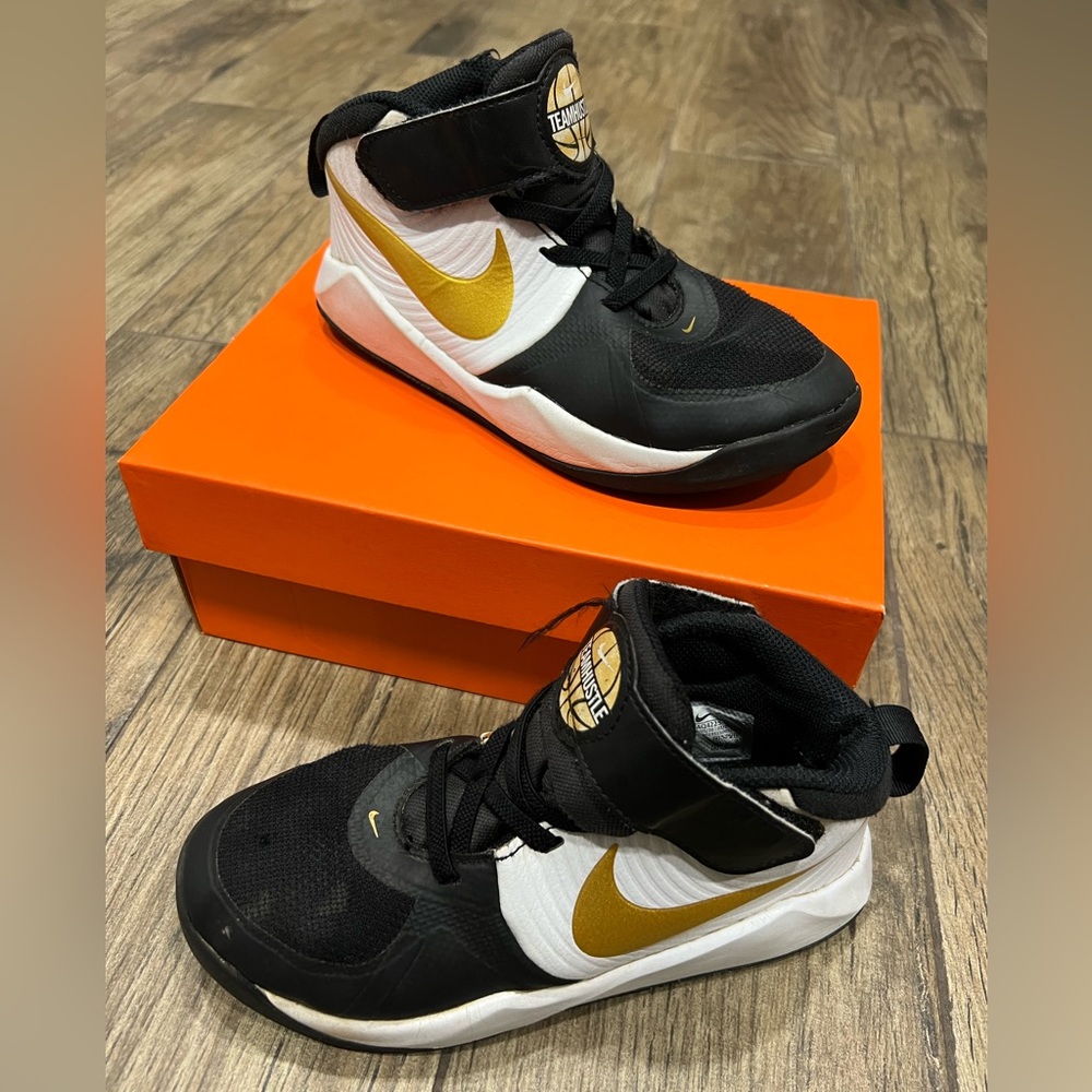 Nike Boys Team Hustle D 9 size 1y